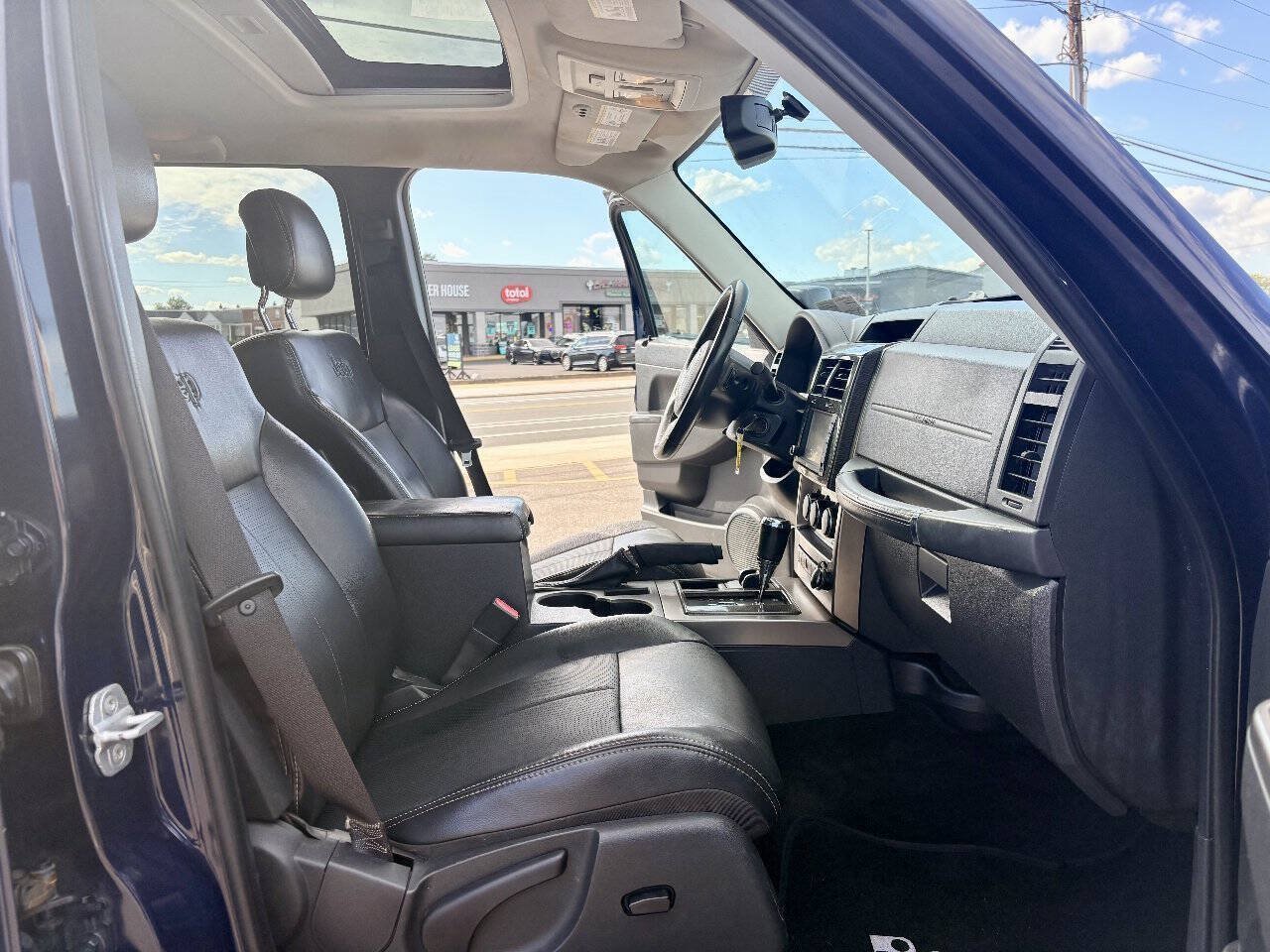 Used 2012 Jeep Liberty Limited Jet w/ Comfort/Convenience Group AWD/4WD image 28