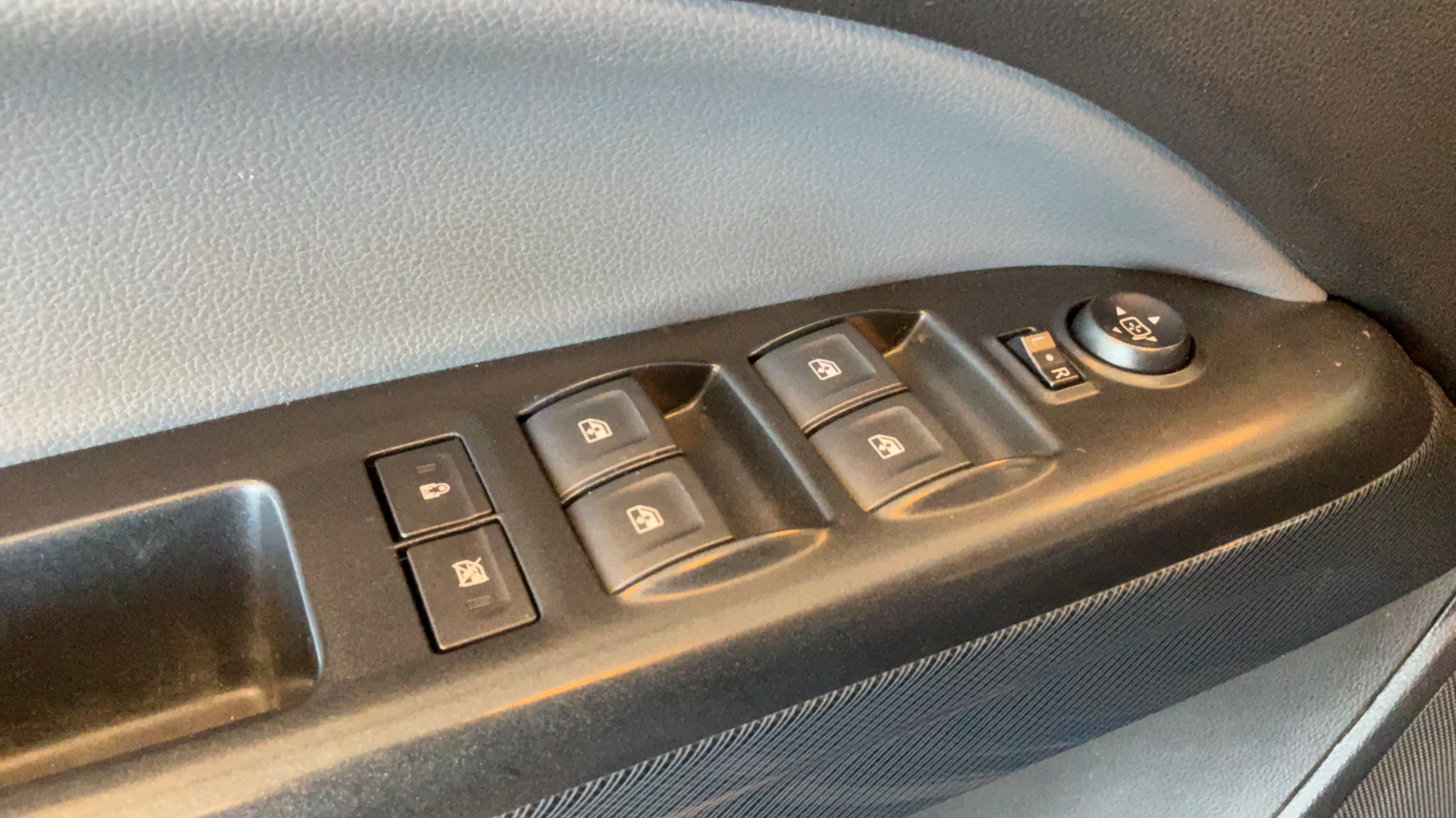 Used 2022 Chevrolet Colorado Z71 AWD/4WD image 22