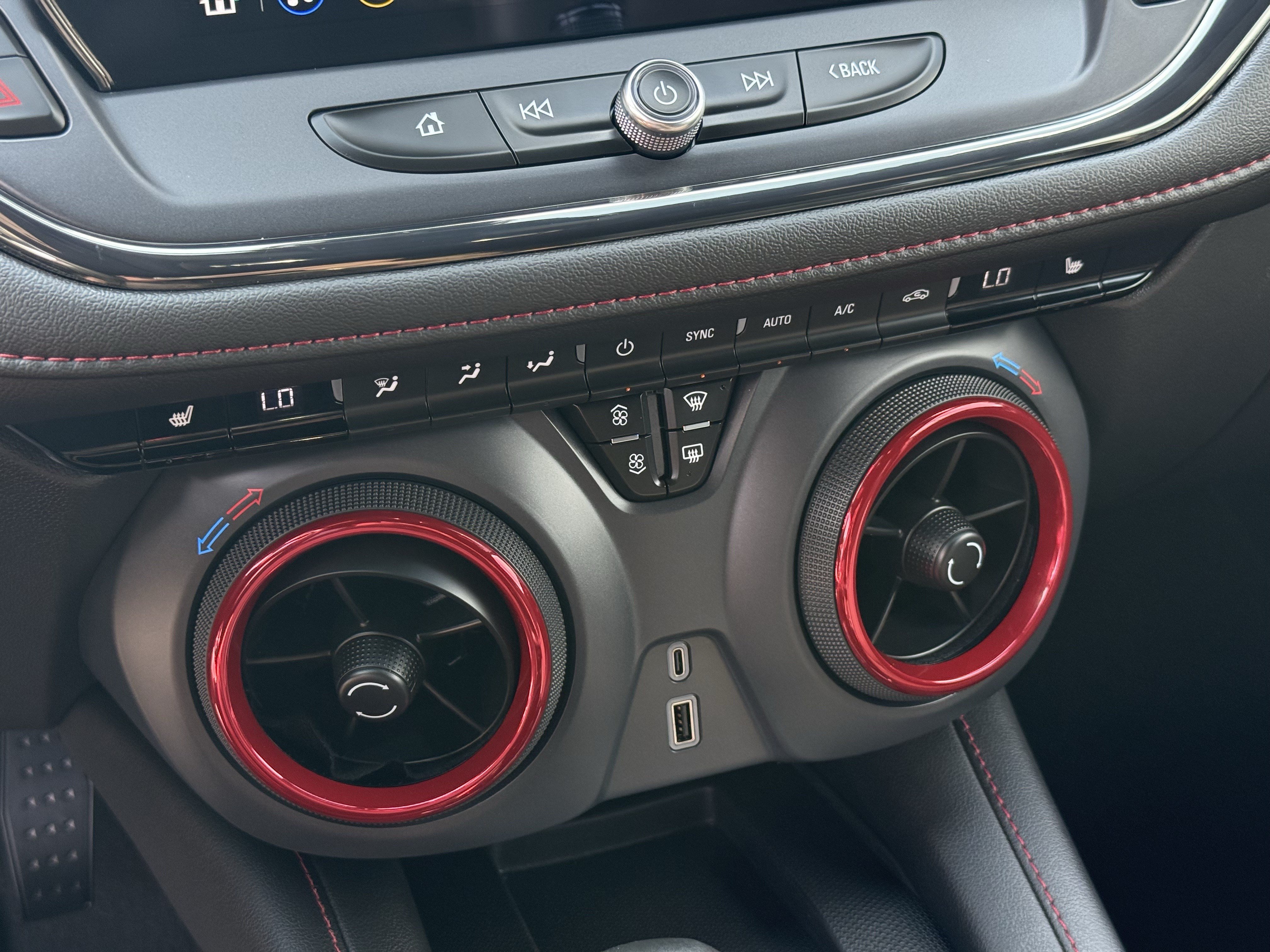 Used 2025 Chevrolet Blazer RS FWD image 23