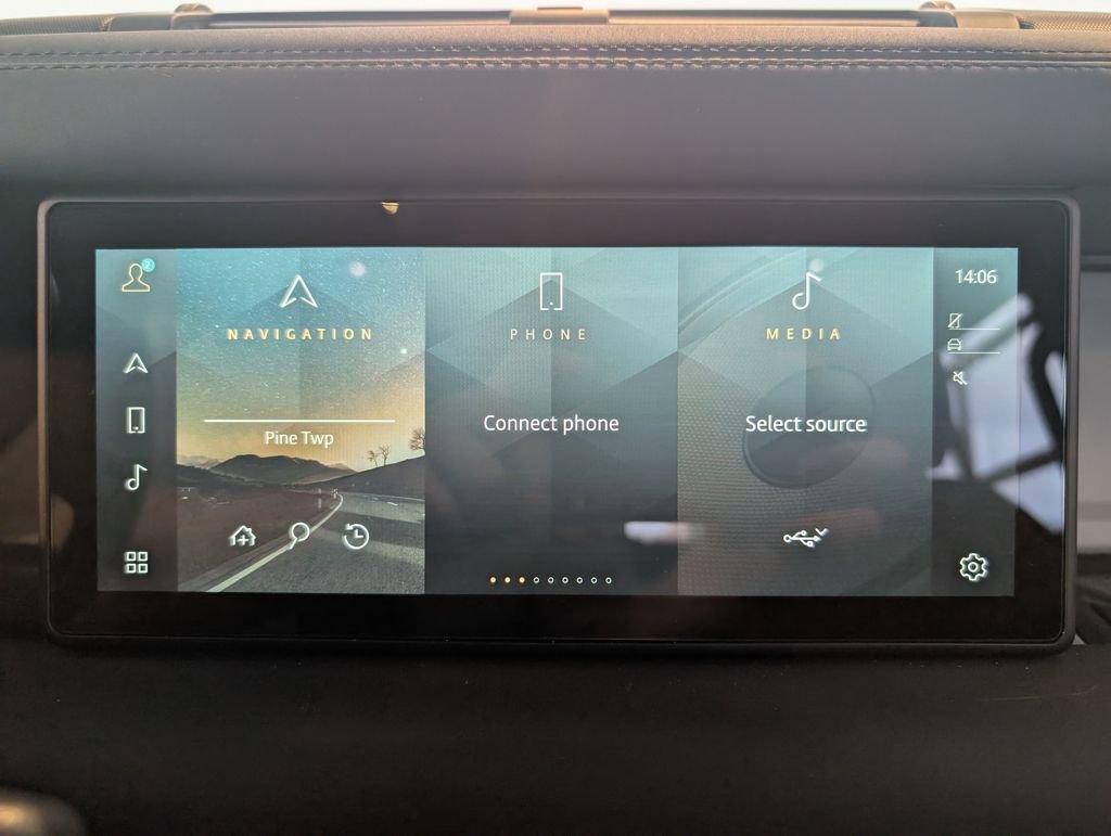 Used 2024 Land Rover Defender 110 SE image 19