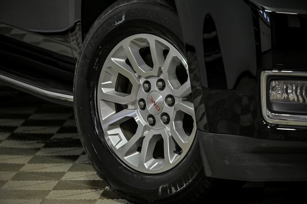 Used 2017 GMC Yukon SLT AWD/4WD image 3
