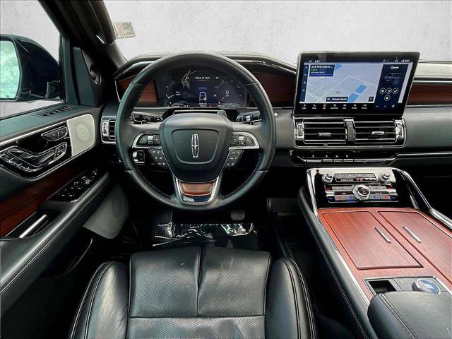 Used 2023 Lincoln Navigator L Reserve RWD image 7