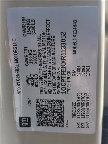 Used 2024 Chevrolet Colorado ZR2 w/ Technology Package AWD/4WD image 26