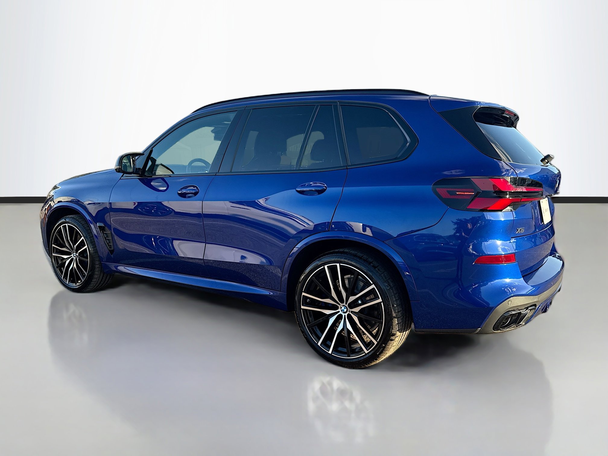 Used 2026 BMW X5 M60i image 5