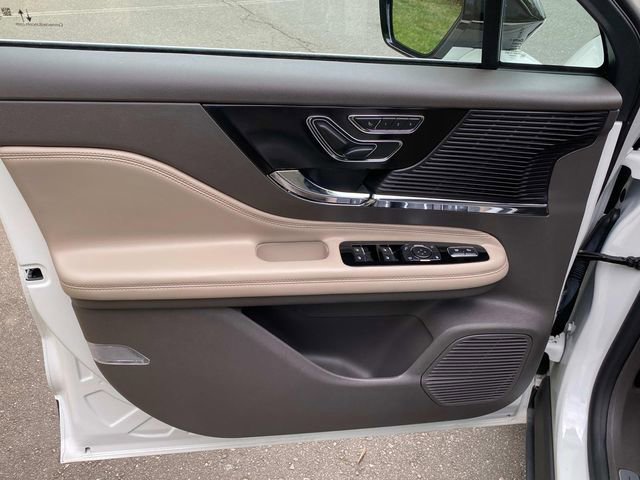 Used 2022 Lincoln Corsair FWD w/ Premium Package image 12