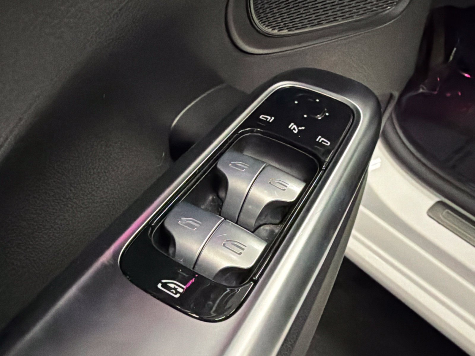 Certified 2025 Mercedes-Benz C 300 Sedan image 21