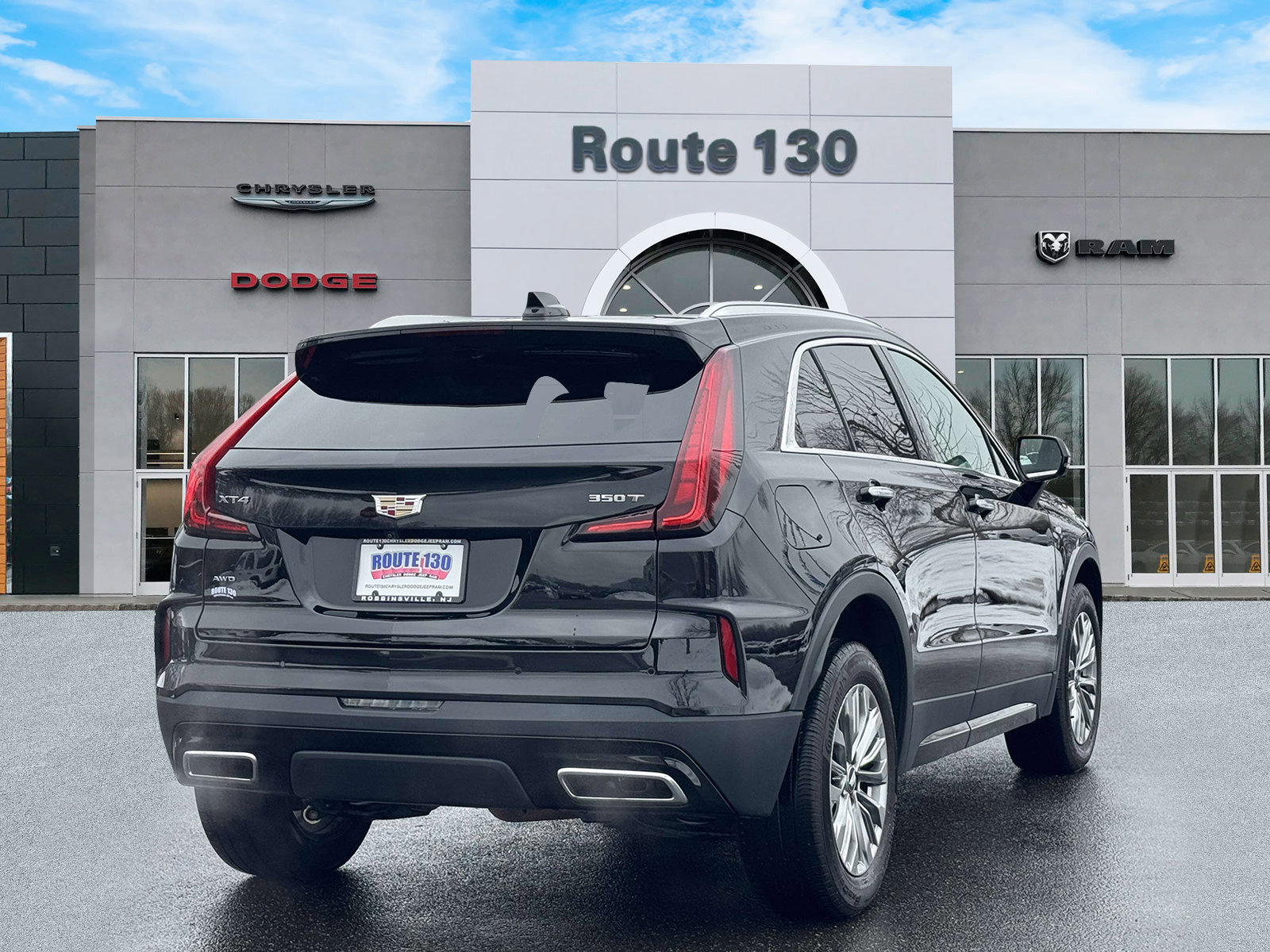 Used 2025 Cadillac XT4 Premium Luxury image 4