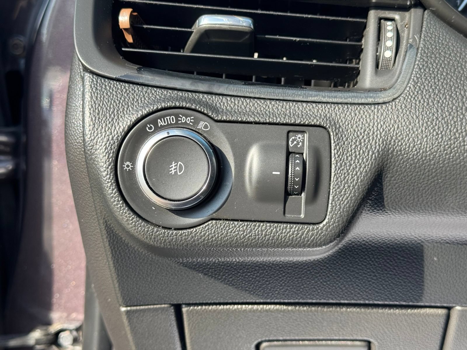 Used 2017 Buick Envision Premium w/ LPO, Hit The Road Package AWD/4WD image 17
