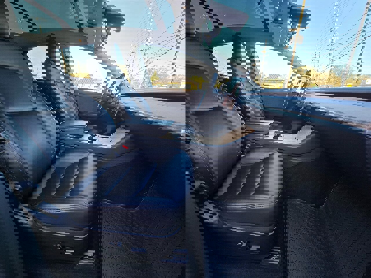 Used 2021 Tesla Model Y Long Range image 39