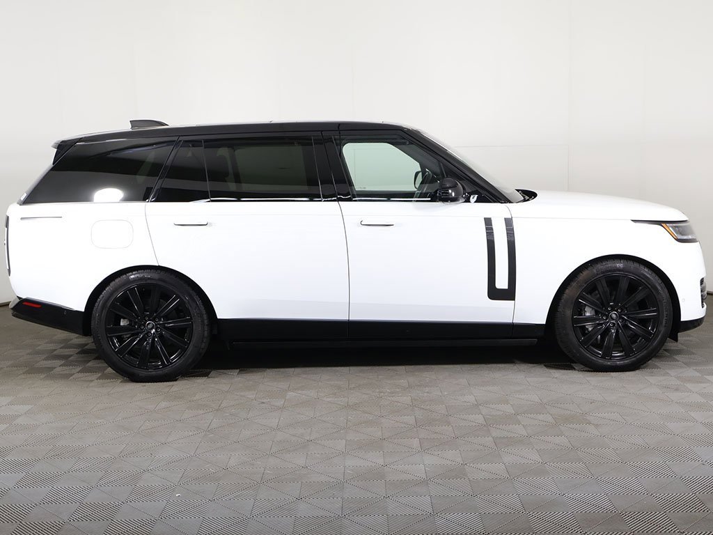 Used 2023 Land Rover Range Rover Long Wheelbase SE image 24