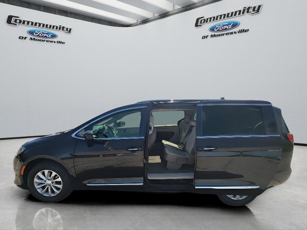 Used 2018 Chrysler Pacifica Touring-L image 23