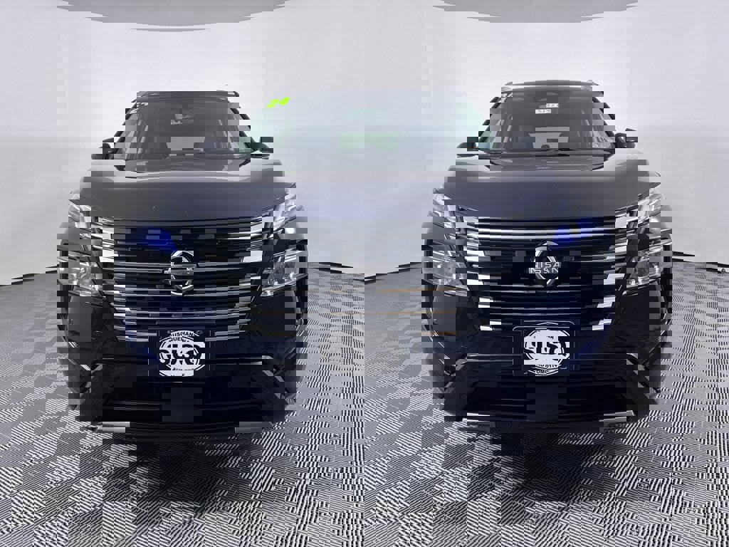 Used 2024 Nissan Rogue Platinum image 2