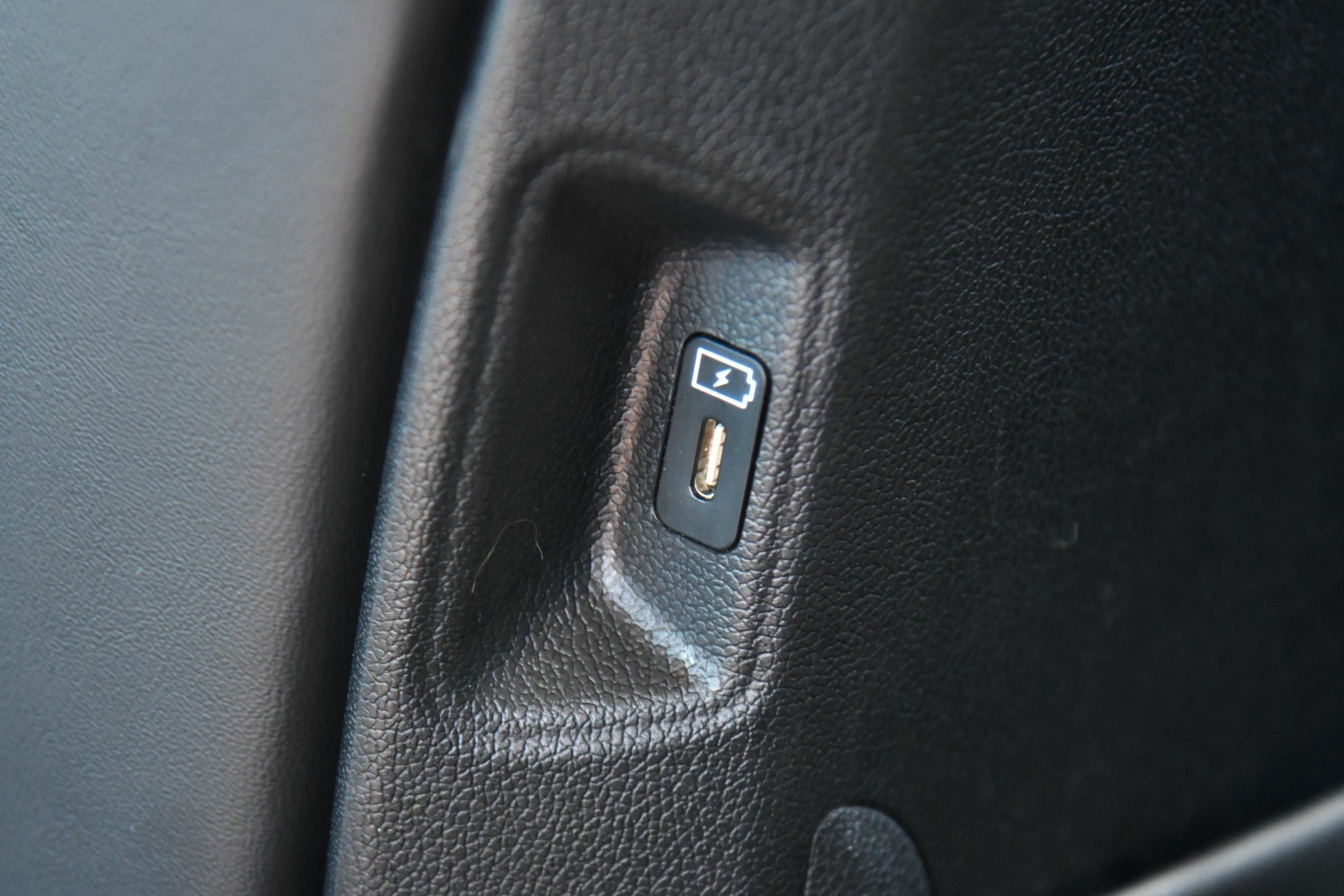 Used 2024 Kia Sorento S image 43