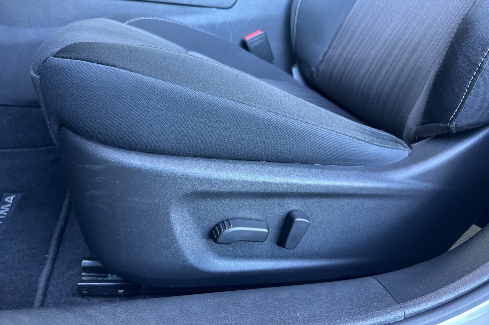 Used 2025 Nissan Altima 2.5 SV FWD image 15