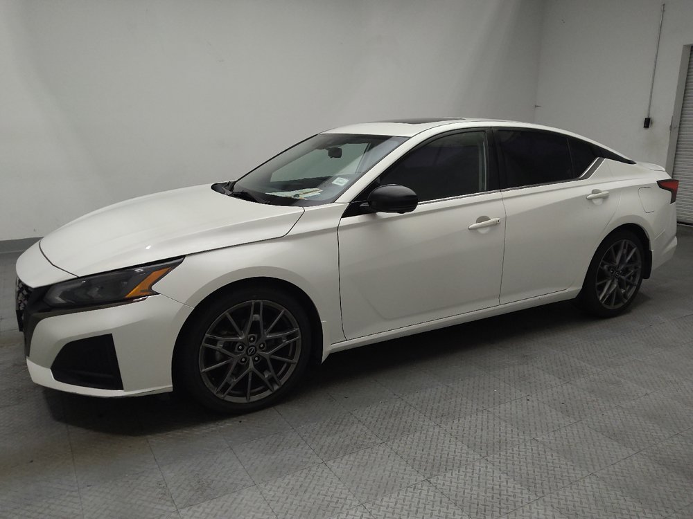 Used 2023 Nissan Altima 2.0 SR FWD image 2