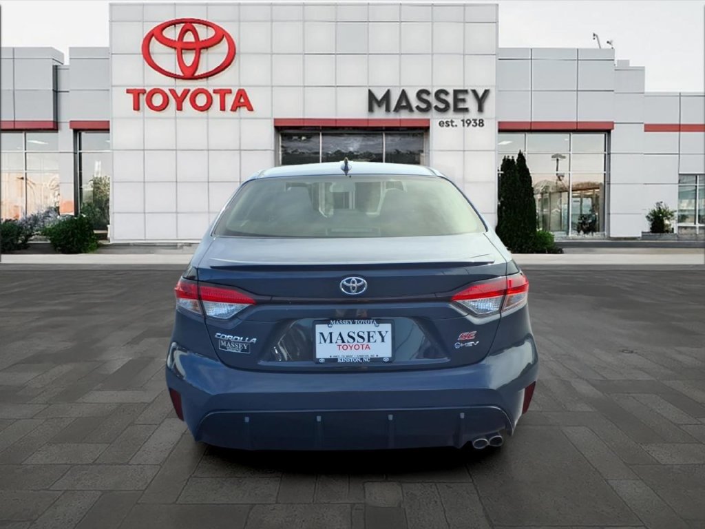 Used 2026 Toyota Corolla SE FWD image 4