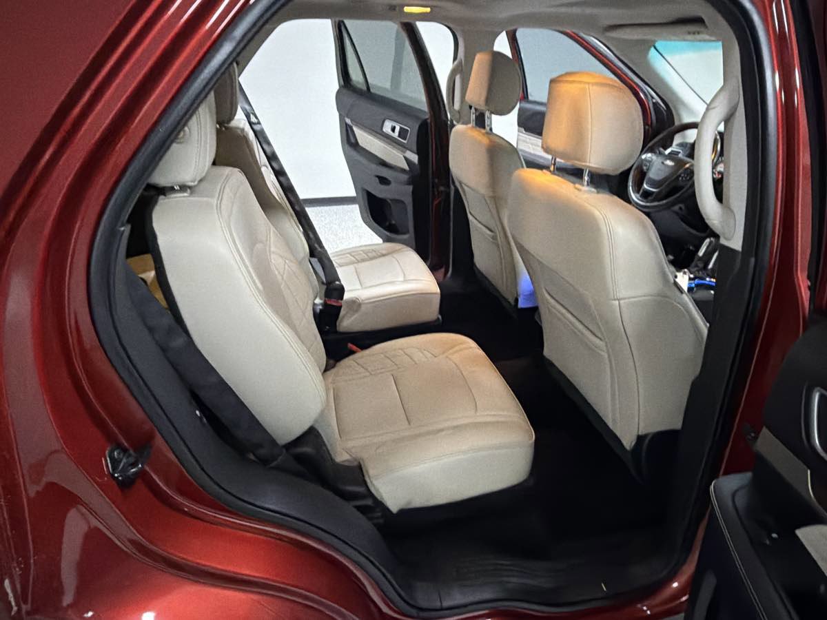 Used 2016 Ford Explorer Platinum AWD/4WD image 36