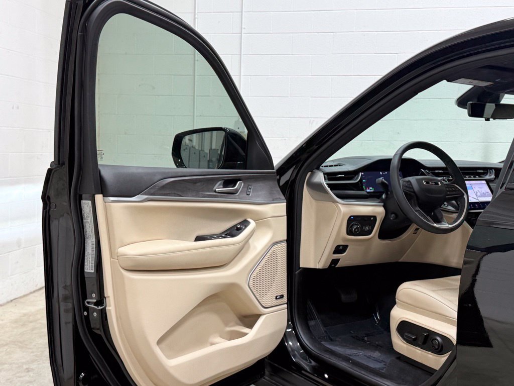 Used 2022 Jeep Grand Cherokee Limited 4xe w/ Luxury Tech Group II AWD/4WD image 20