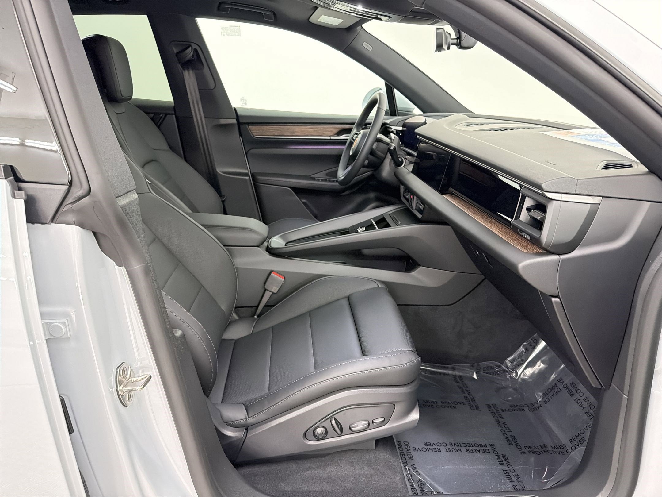 New 2026 Porsche Macan Electric RWD image 25