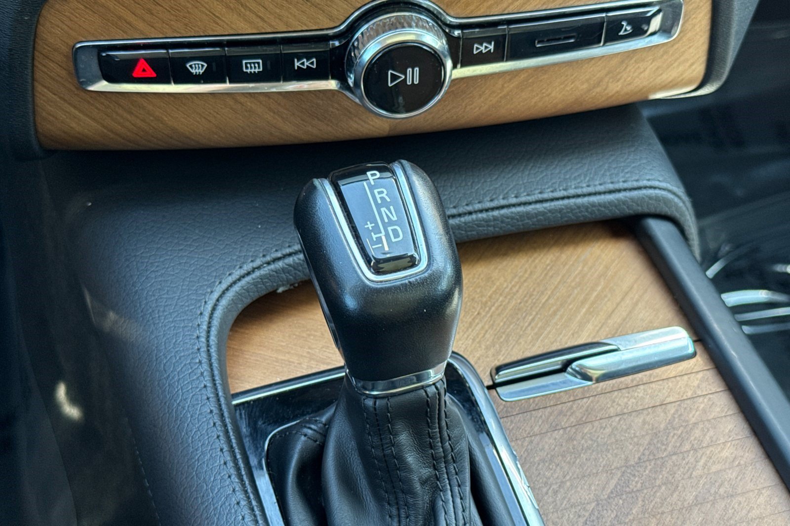 Used 2021 Volvo XC90 T5 Momentum AWD/4WD image 28