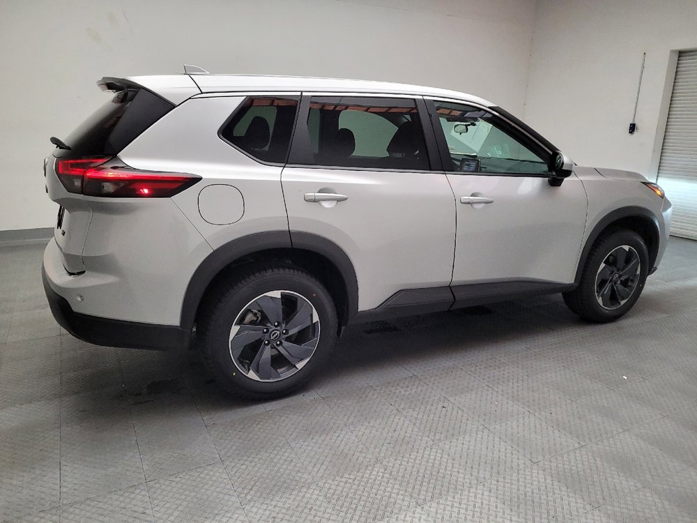 Used 2024 Nissan Rogue SV image 10