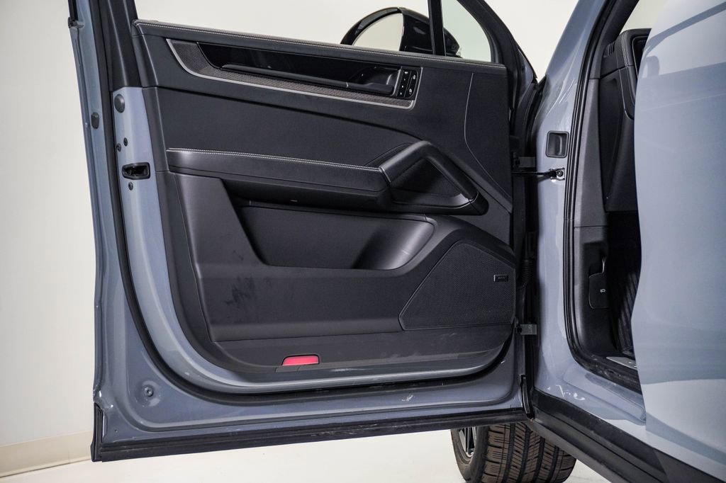 Certified 2025 Porsche Cayenne Coupe image 25