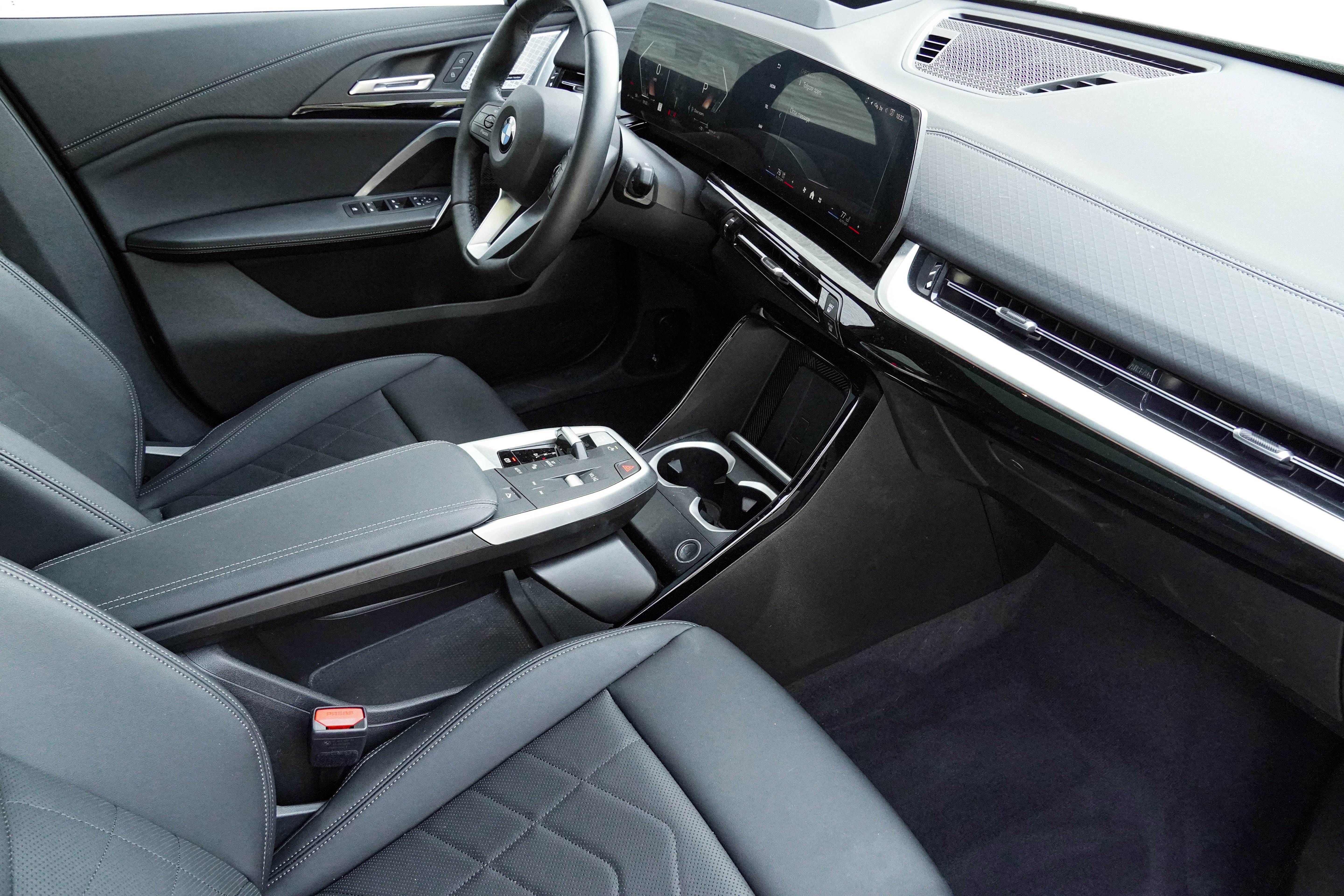 Used 2025 BMW X2 xDrive28i w/ Premium Package image 10