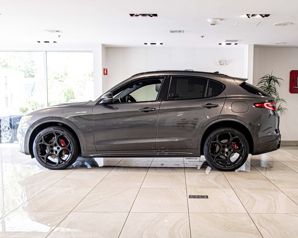 Used 2022 Alfa Romeo Stelvio Veloce AWD/4WD image 6
