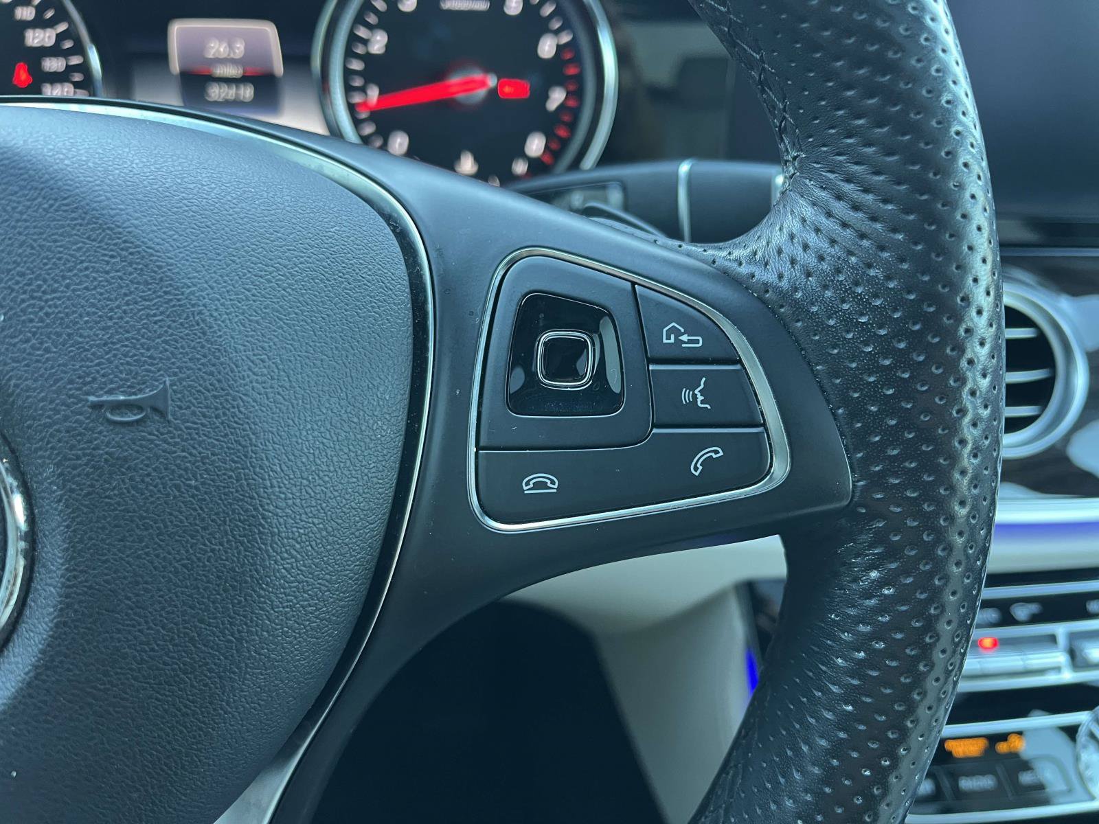 Used 2018 Mercedes-Benz E 300 image 23