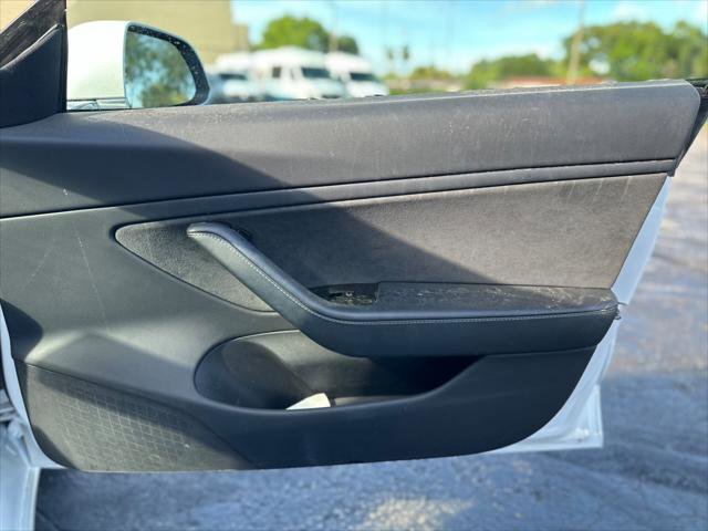 Used 2019 Tesla Model 3 Standard Range image 18