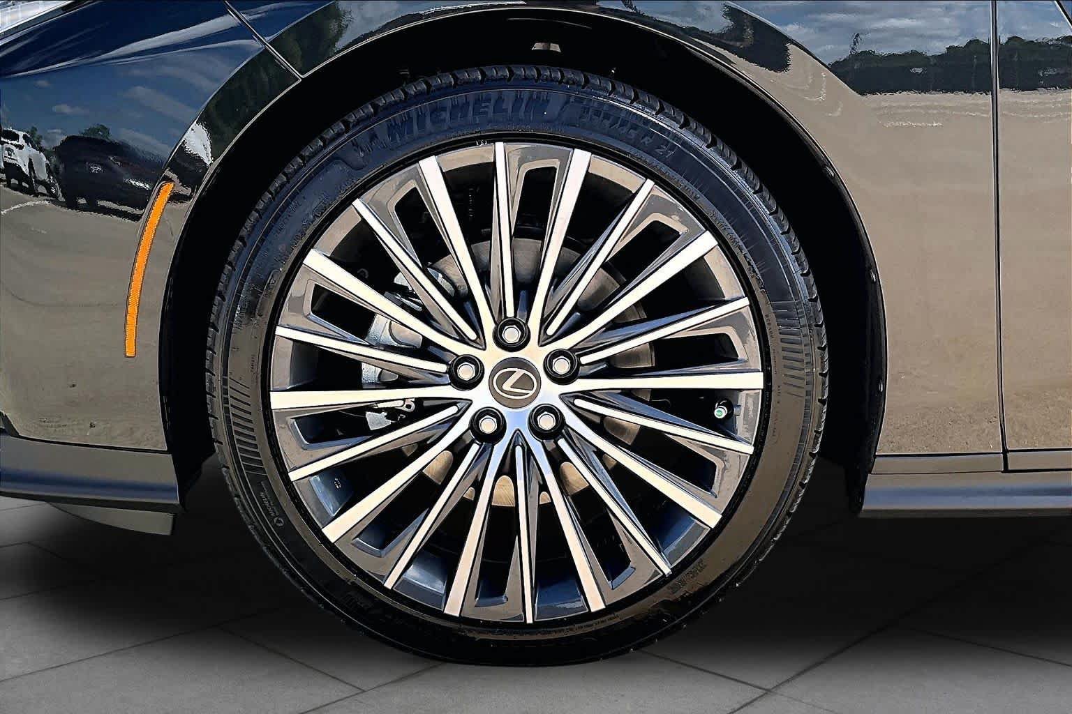 New 2026 Lexus ES 350e FWD image 11