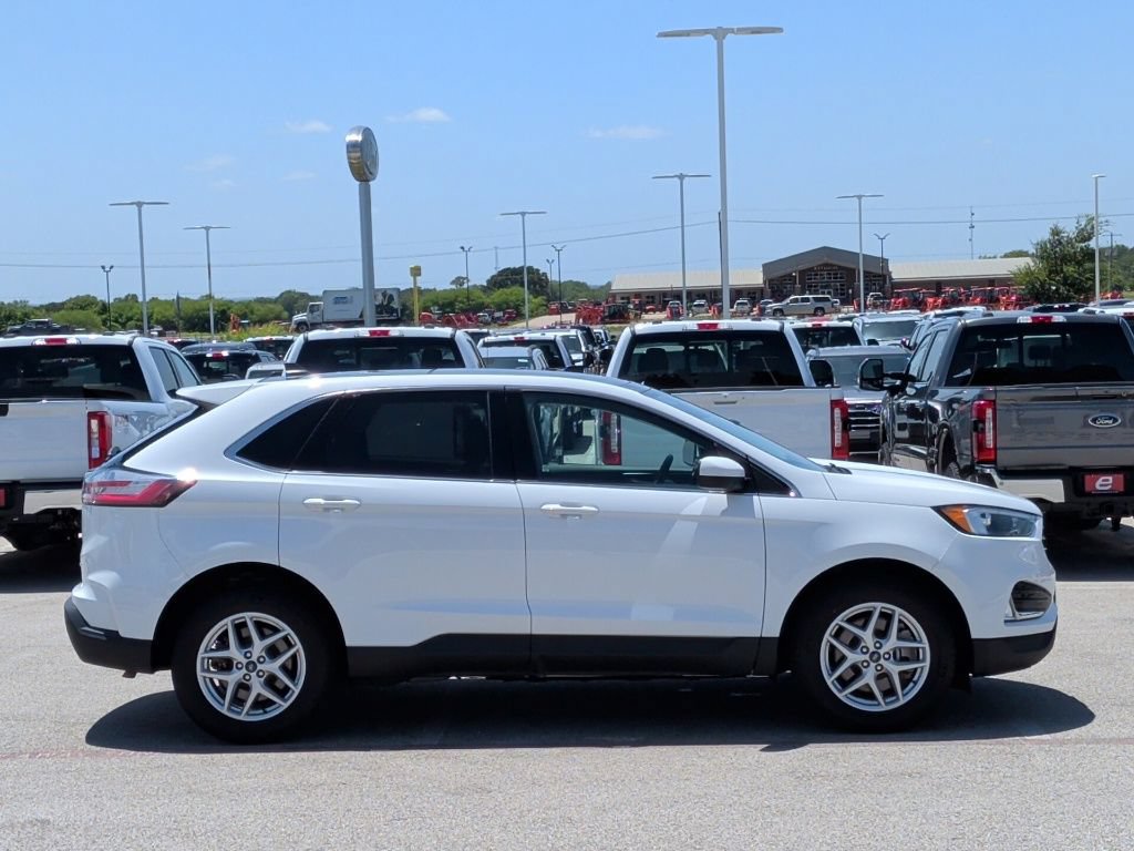 Used 2022 Ford Edge SEL w/ Convenience Package AWD/4WD image 9
