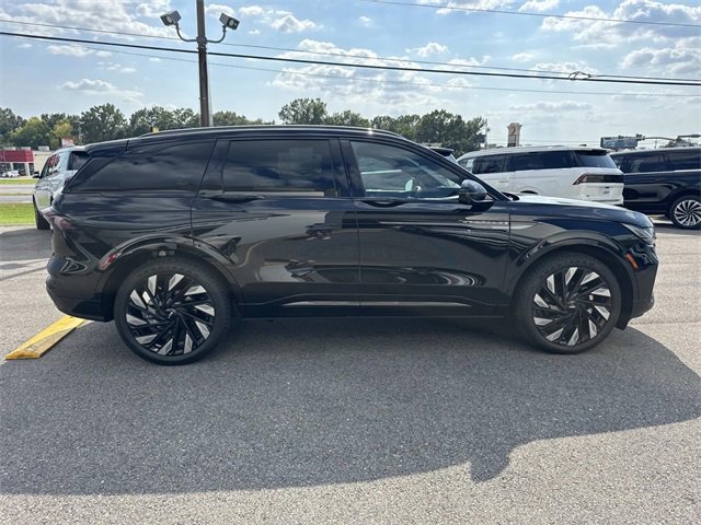 New 2025 Lincoln Nautilus Reserve image 3