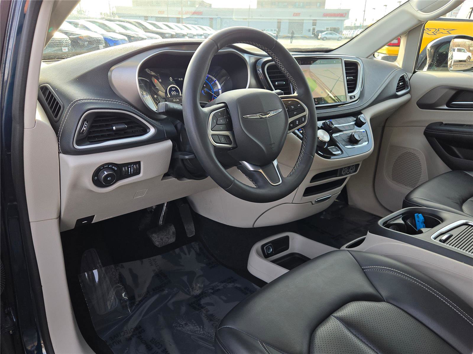 Certified 2024 Chrysler Pacifica Select image 26