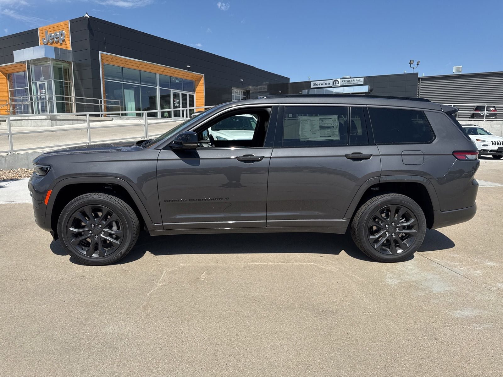 New 2026 Jeep Grand Cherokee L Limited AWD/4WD image 2