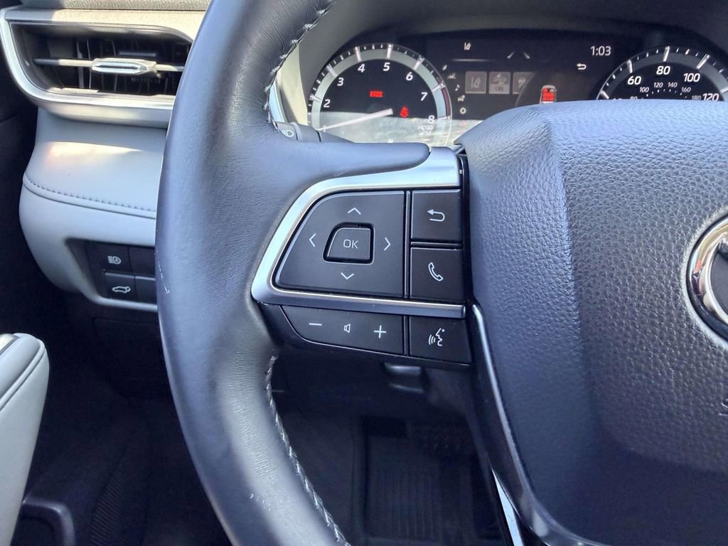 Used 2021 Toyota Highlander XLE image 9