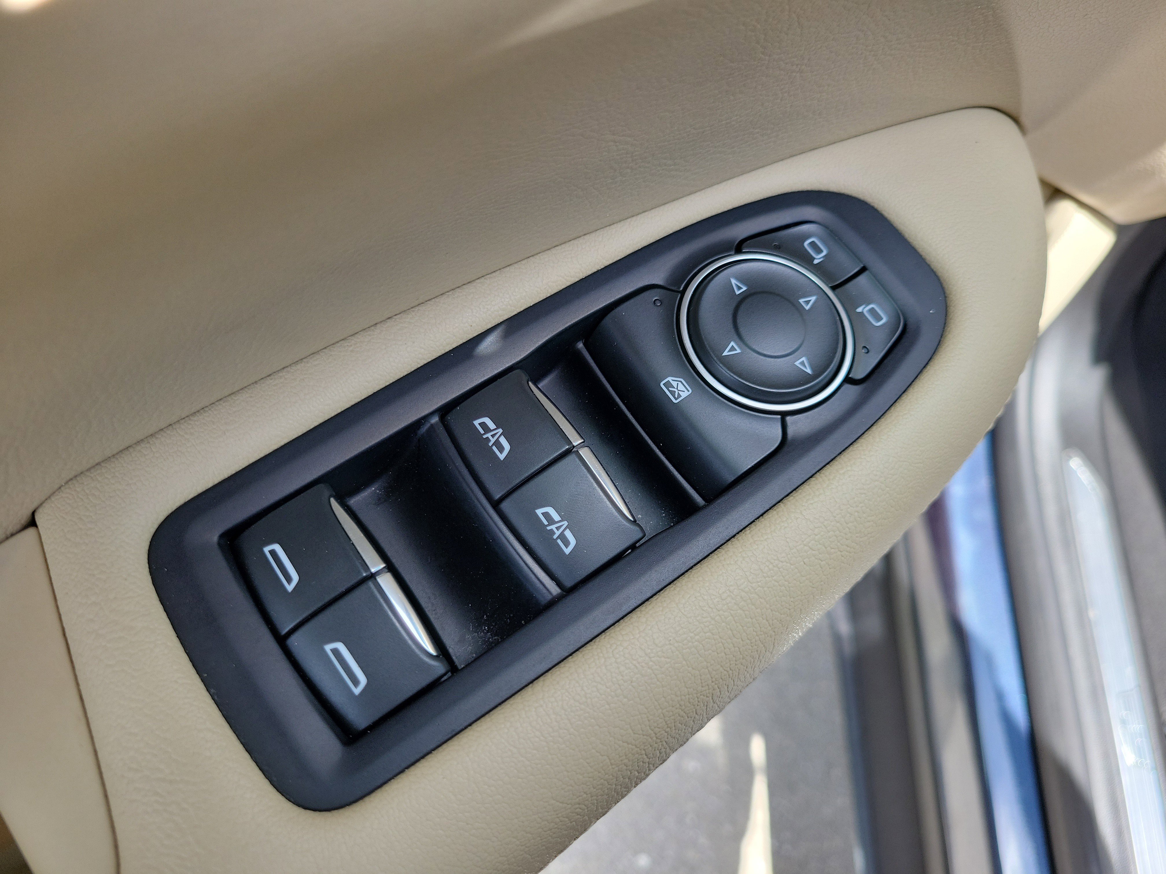 Used 2018 Cadillac XT5 AWD image 18