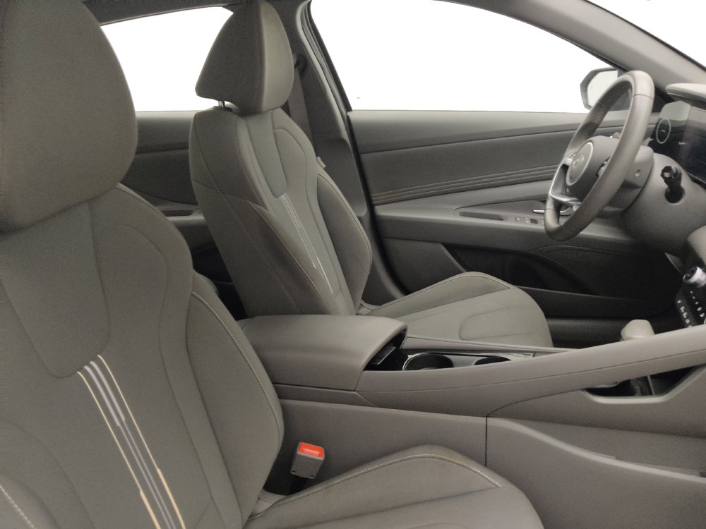 Used 2025 Hyundai Elantra SEL FWD image 21