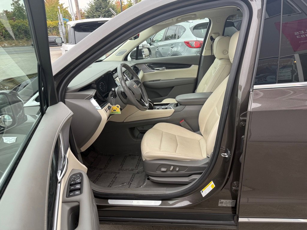 Used 2020 Cadillac XT6 Premium Luxury image 12