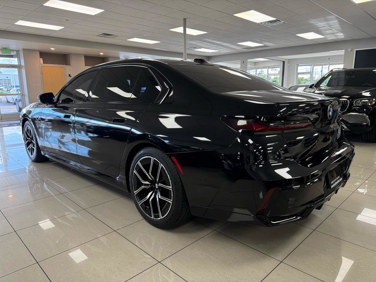 Used 2024 BMW 740i w/ Premium Package image 4