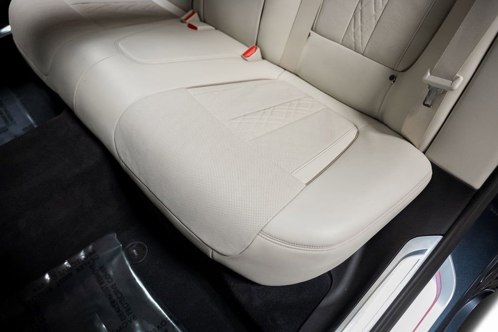 Used 2020 BMW 740i w/ Premium Package image 36