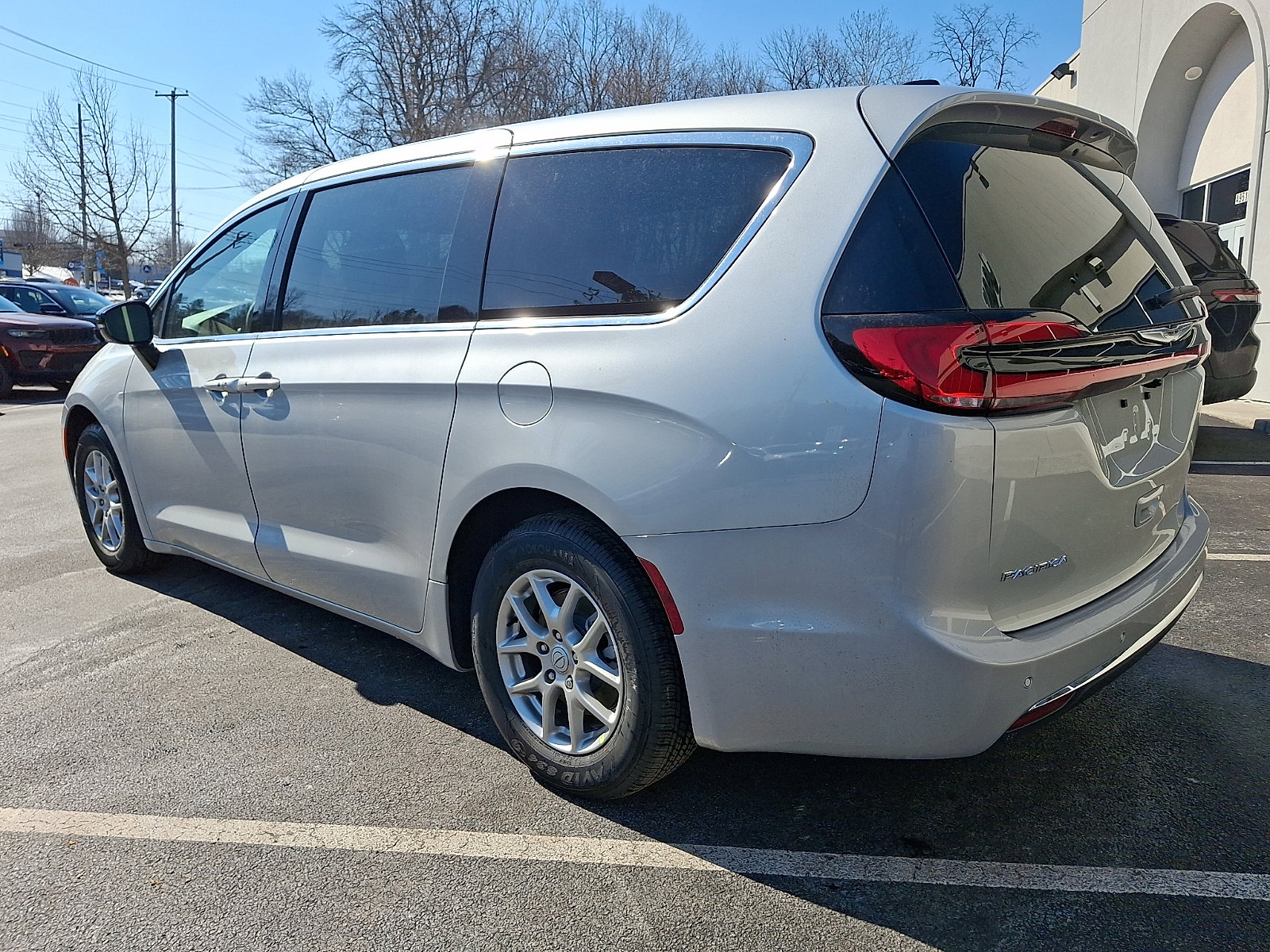New 2026 Chrysler Pacifica Select image 4