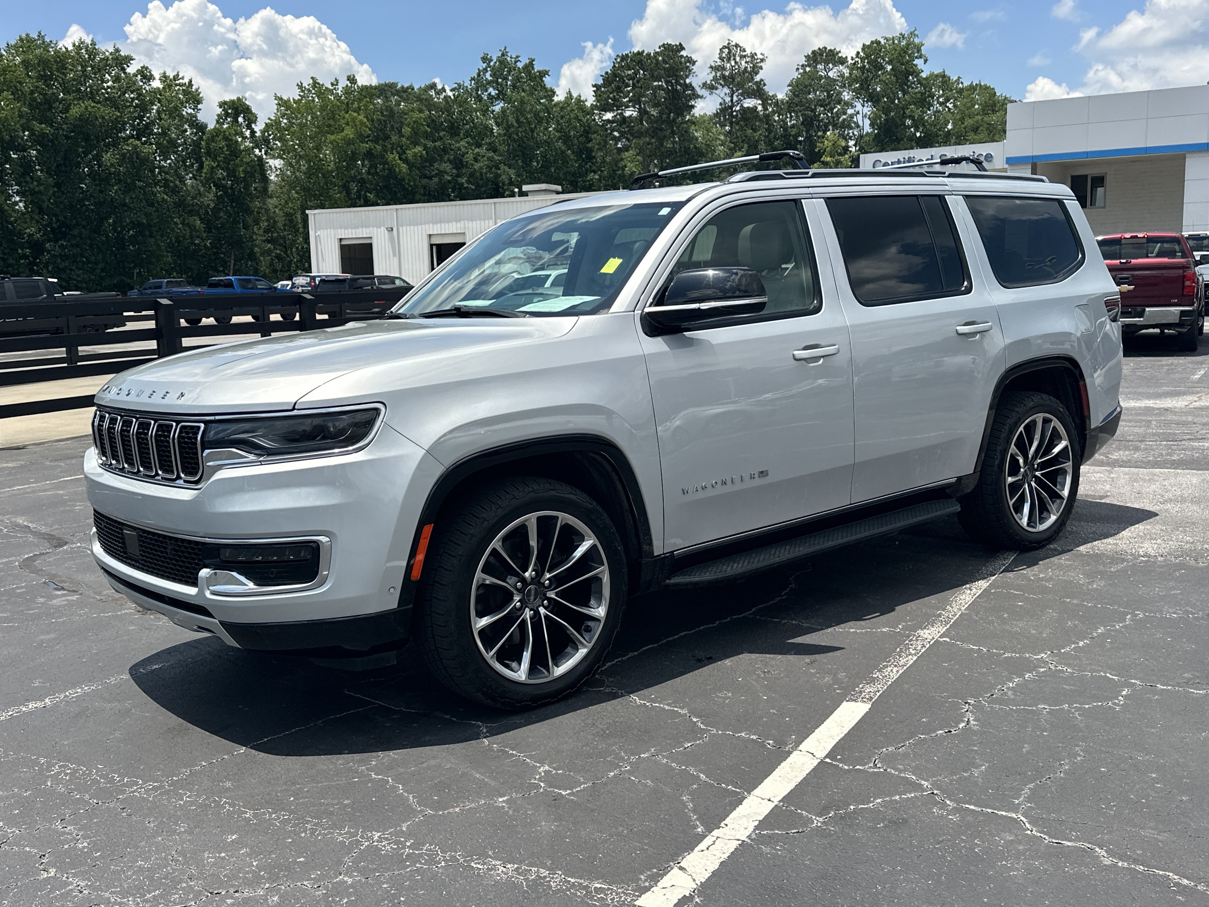 Used 2023 Jeep Wagoneer Series II w/ Premium Group I AWD/4WD image 4
