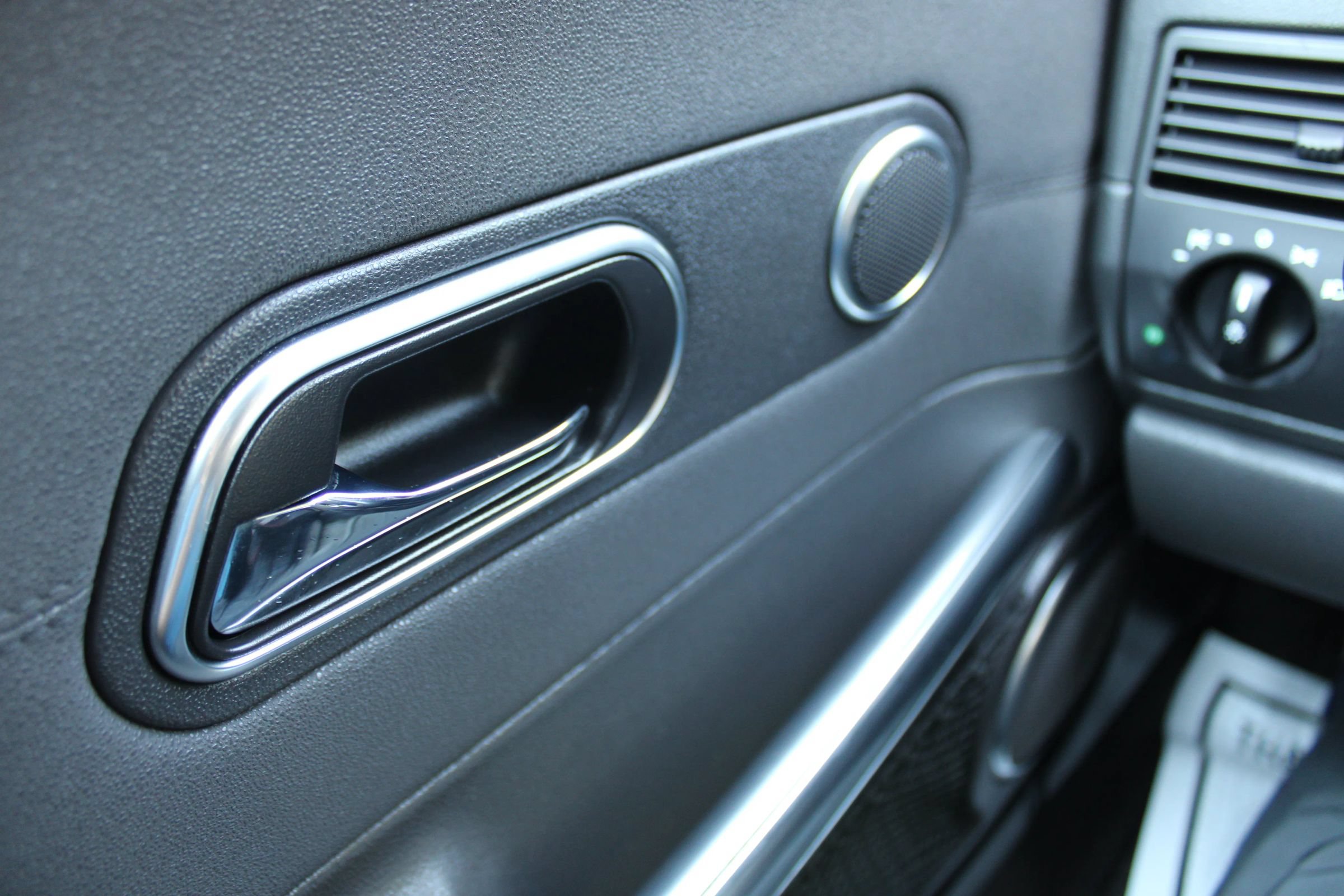 Used 2006 Chrysler Crossfire Limited RWD image 18