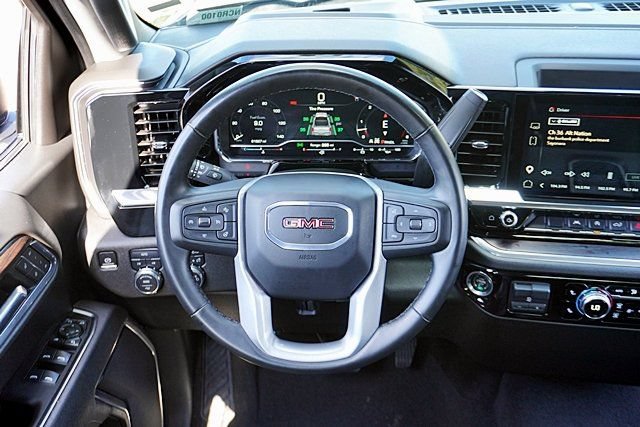 Used 2025 GMC Sierra 1500 SLT AWD/4WD image 33