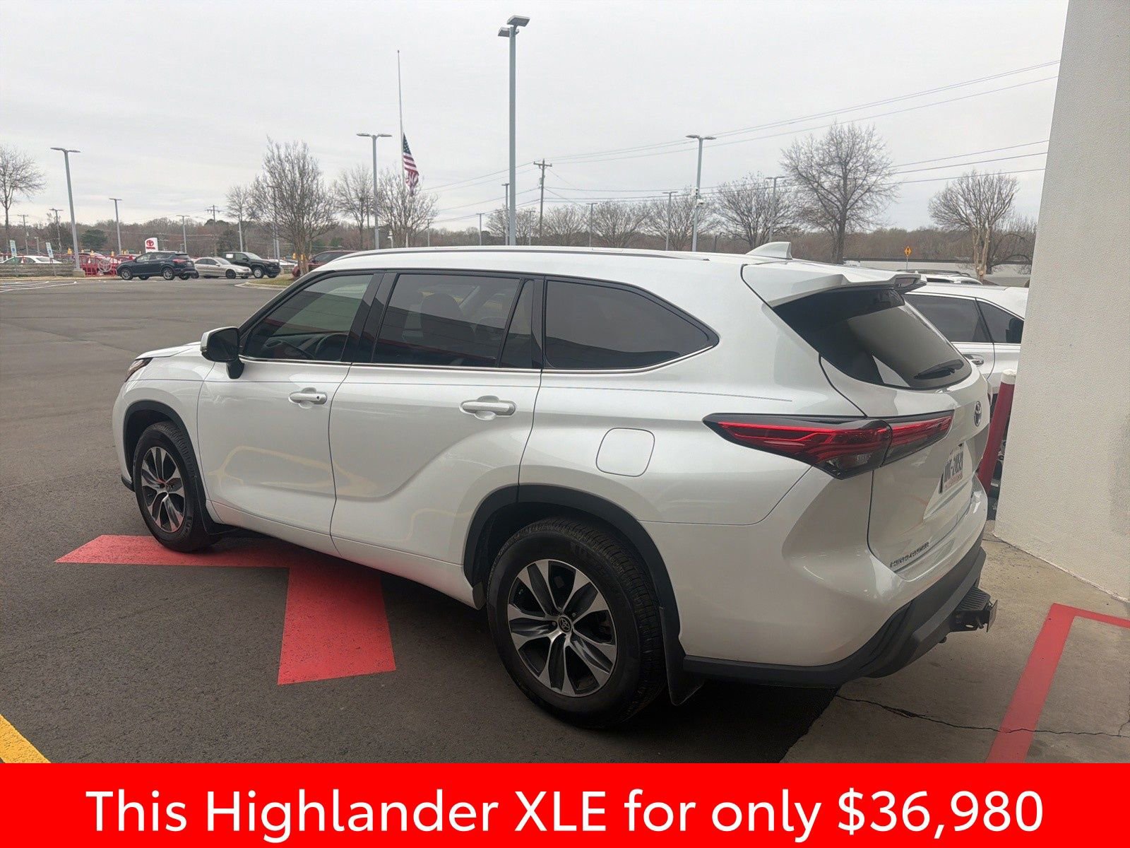 Used 2022 Toyota Highlander XLE image 17