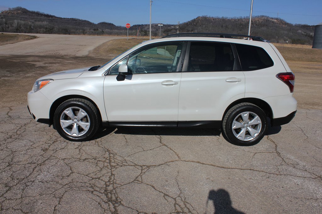 Used 2015 Subaru Forester 2.5i Premium w/ All-Weather Package AWD/4WD image 9
