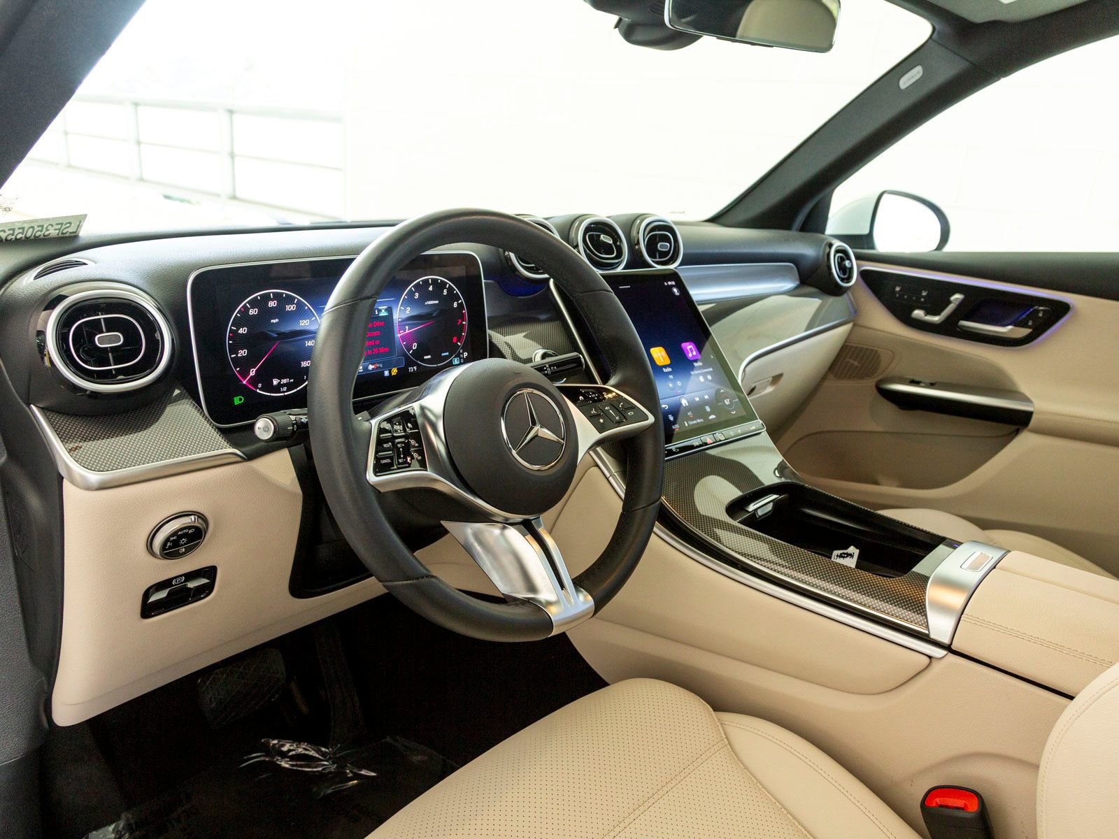 Used 2025 Mercedes-Benz GLC 300 image 17