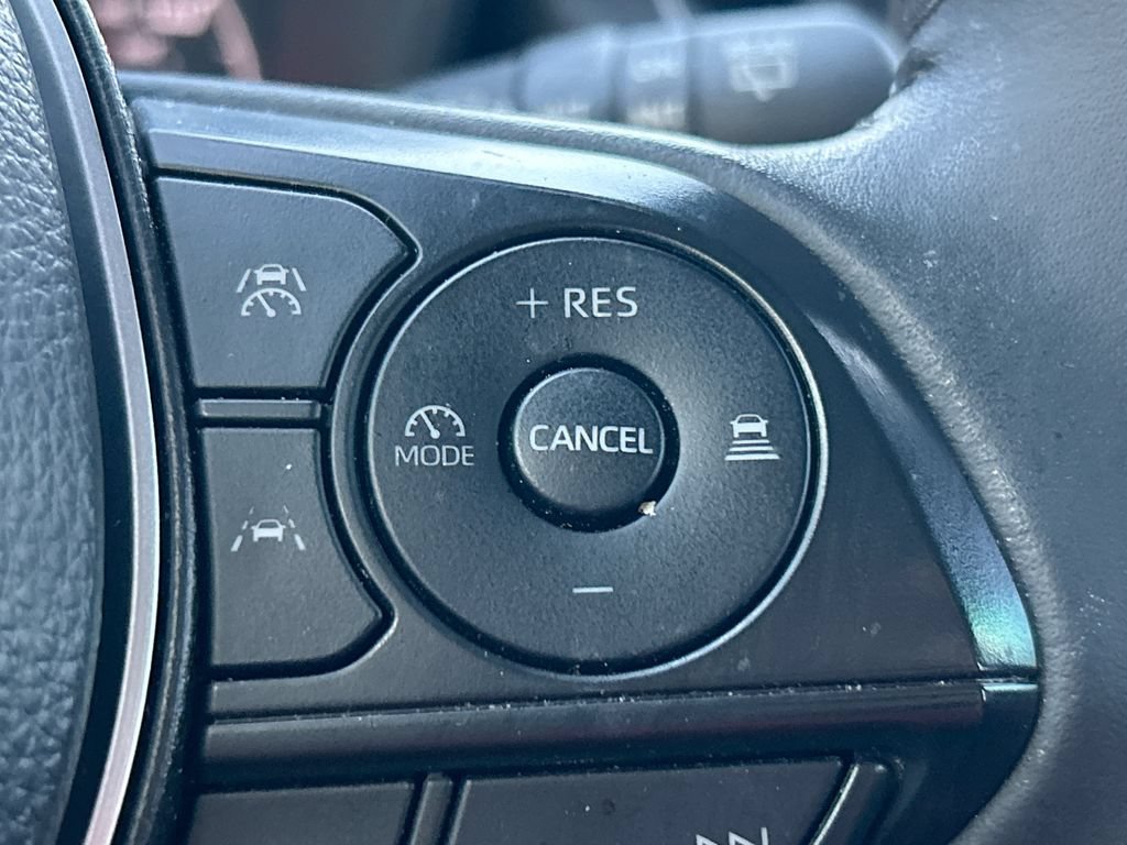 Used 2024 Toyota Corolla Cross LE FWD image 17
