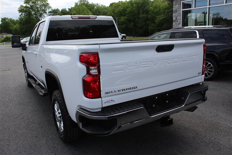 Used 2024 Chevrolet Silverado 2500 LT w/ Convenience Package AWD/4WD image 5